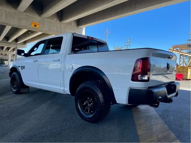 2022 Ram 1500 Classic Warlock CREW 4WD 5.7L HEMI B/U CAMERA dans Autos et camions dans Delta/Surrey/Langley - Image 6