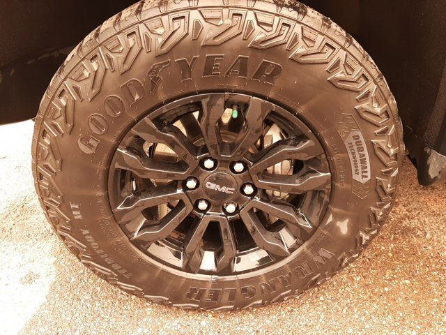 2023 GMC Sierra 1500 AT4X / 6.2L / NO ACCIDENTS in Cars & Trucks in Calgary - Image 2