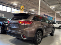**MONTH-END SPECIAL!** FEATURING : V6 POWERED, AWD, 7 PASSENGER SEATING, WOOD TRIMS, PANORAMIC ROOF,... (image 2)