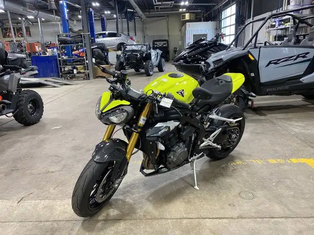 2026 Triumph Speed Triple 1200 RX in Street, Cruisers & Choppers in Moncton - Image 4