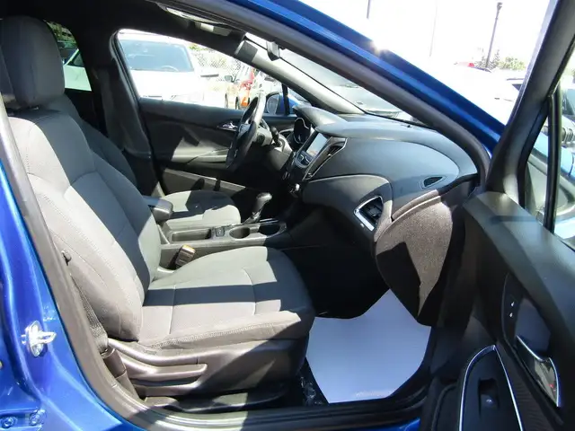 2019 Chevrolet Cruze LT HB RS PKG 1.4L TURBO B.S.A/CAM/H.SEATS/C in Cars & Trucks in Calgary - Image 18