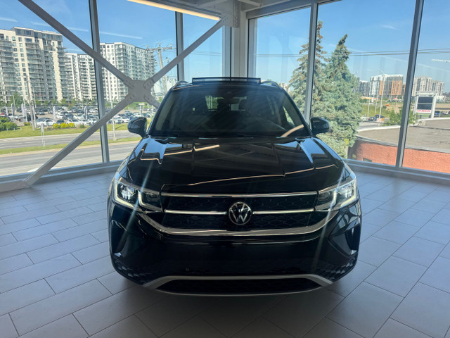 2022 Volkswagen Taos Highline Sunroof and wheel pack in Cars & Trucks in Laval / North Shore - Image 2