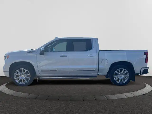 2023 Chevrolet Silverado 1500 High Country Crew Cab in Cars & Trucks in Regina - Image 3