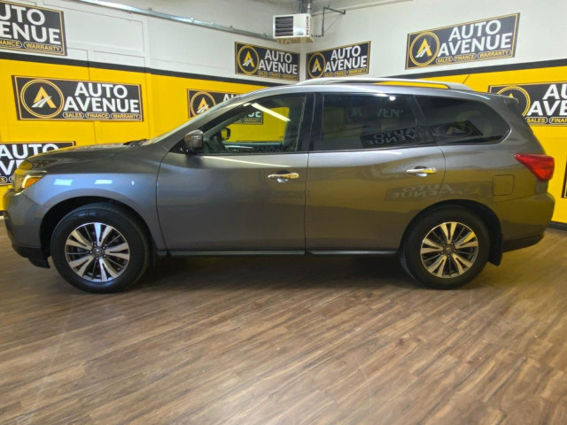 2017 Nissan Pathfinder SL - LEATHER HEATED SEATS, HEATED STEERIN in Cars & Trucks in Calgary - Image 2