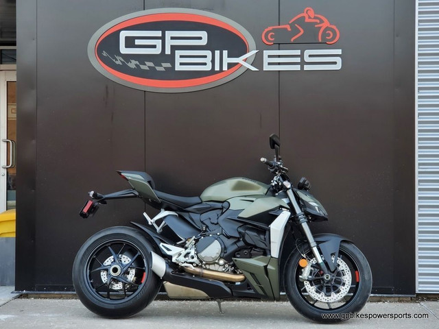  2024 Ducati Streetfighter V2 Storm Green in Sport Bikes in Oshawa / Durham Region - Image 2
