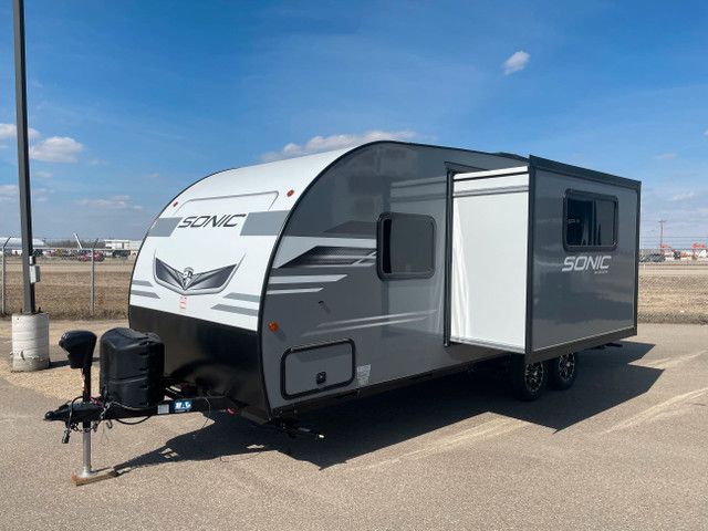 2023 SONIC 220 VBH in Travel Trailers & Campers in St. Albert - Image 4