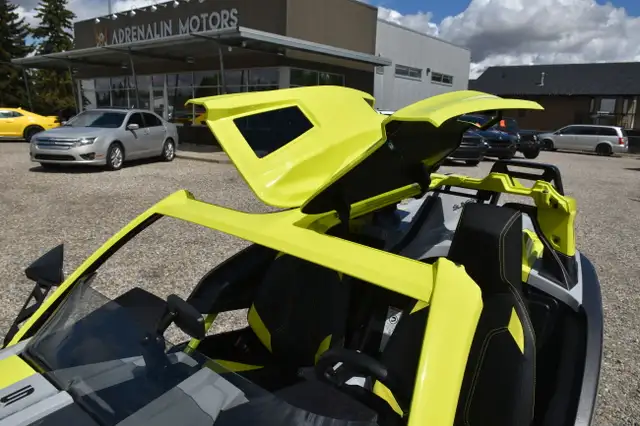 2018 Polaris Other in Street, Cruisers & Choppers in Calgary - Image 12