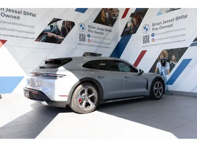 2022 Porsche Taycan 4S Cross Turismo dans Autos et camions dans Ville de Vancouver - Image 17