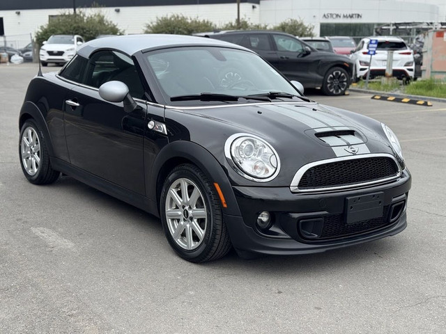 2014 MINI Cooper S COUPE w/ TURBO / 6 SPEED / NAVIGATION in Cars & Trucks in Calgary - Image 2