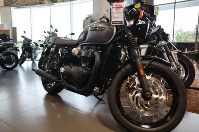 2024 Triumph Bonneville T120 Black Graphite/Matt Graphite Sophisticated and moody, the iconic T120 B...
