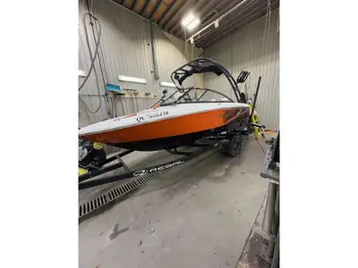 2019 Regal 19 surf regal surf 19 2019 moteur volvo v6 200 g5 option surf toile parasol sur tour plat...