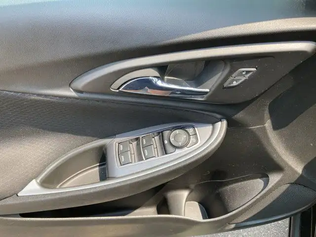 2023 Chevrolet Malibu 1LT in Cars & Trucks in Hamilton - Image 13