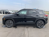 AMVIC Licensed Dealer The 2025 Chevrolet Trailblazer LT in Mosaic Black Metallic presents a stylish... (image 4)