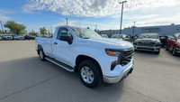 This Chevrolet Silverado 1500 is equipped with: 40/20/40 Front Split Bench Seat, Cruise Control, 10-... (image 4)
