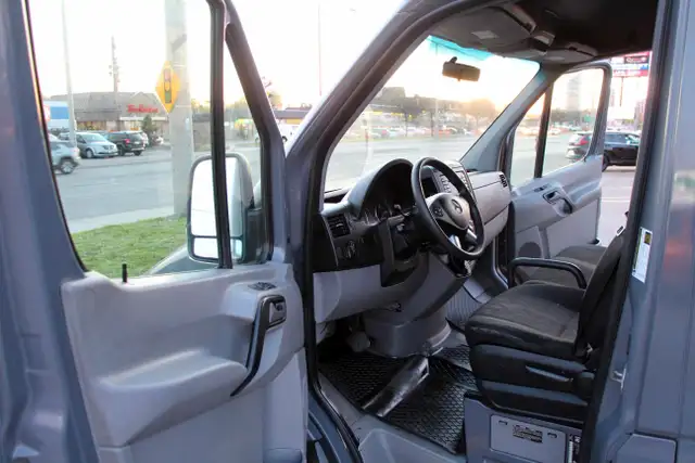 2017 Mercedes-Benz Sprinter 2500 170"+3-Passenger+Certified dans Autos et camions dans Région de Mississauga/Peel - Image 16