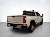 You will love the dynamic character of our used 2021 Chevrolet Silverado 2500 LT Crew Cab standard b... (image 4)