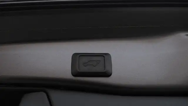 2021 Toyota RAV4 XLE | SUNROOF | ROOF RACK in Cars & Trucks in Mississauga / Peel Region - Image 9