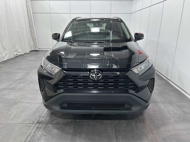 2021 Toyota RAV4 LE AWD - SIEGES CHAUFFANTS - BAS KILOMETRAGE in Cars & Trucks in Québec City - Image 2