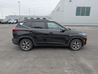 The 2021 Kia Seltos EX is a stylish and versatile subcompact SUV that offers a great balance of prac... (image 8)