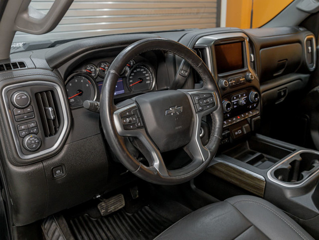 2022 Chevrolet Silverado 2500HD LT Z71 CREW 4X4 V8 DIESEL *TOIT* in Cars & Trucks in Laurentides - Image 2