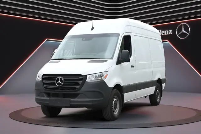 2023 Mercedes-Benz Sprinter Cargo 144 WB in Cars & Trucks in City of Montréal - Image 2