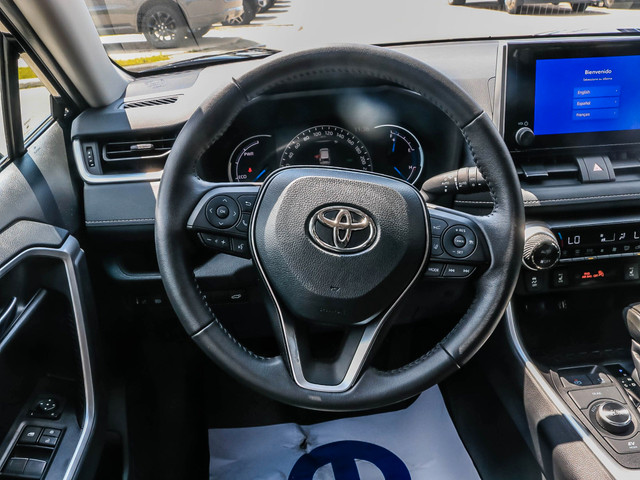 2024 Toyota RAV4 Hybrid XLE Hybrid XLE | Apple CarPlay | Sunn... in Cars & Trucks in London - Image 3