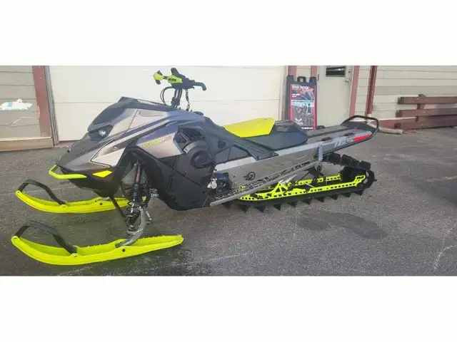 2023 Ski-Doo SUMMIT X EXPERT TURBO 850 165 BIG SCREEN FINANCING  in Snowmobiles in Vancouver - Image 2