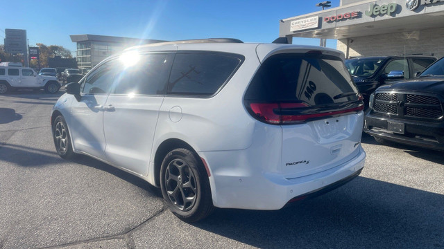 2024 Chrysler Pacifica Hybrid Select in Cars & Trucks in Sarnia - Image 3