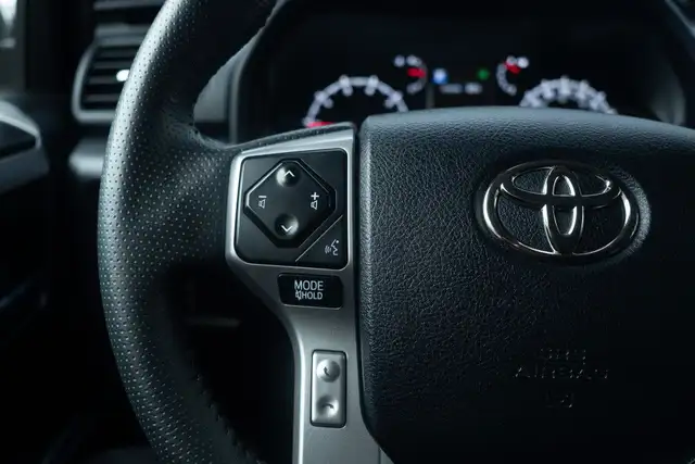 2020 Toyota 4Runner SR5 4WD, Sunroof, Alloy Wheels, Rear View Ca in Cars & Trucks in Oakville / Halton Region - Image 19