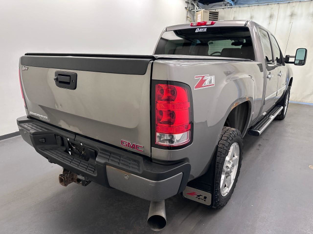 2014 GMC Sierra 2500HD Denali 6.6L DURAMAX 8CYL | HEATED & VE... in Cars & Trucks in Lethbridge - Image 3