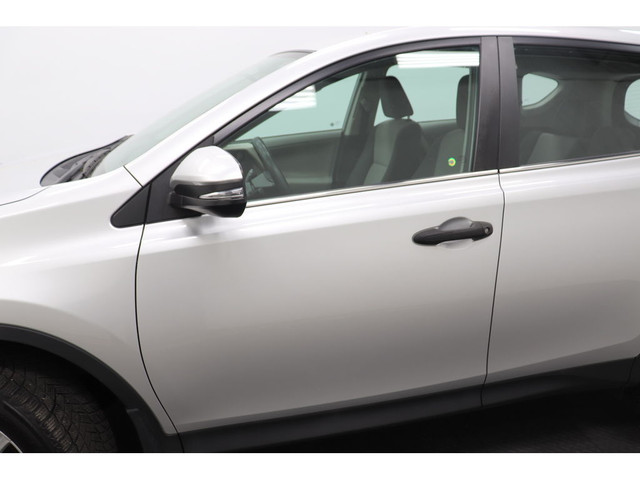 2013 Toyota RAV4 LE, FWD, BLUETOOTH in Cars & Trucks in Longueuil / South Shore - Image 3