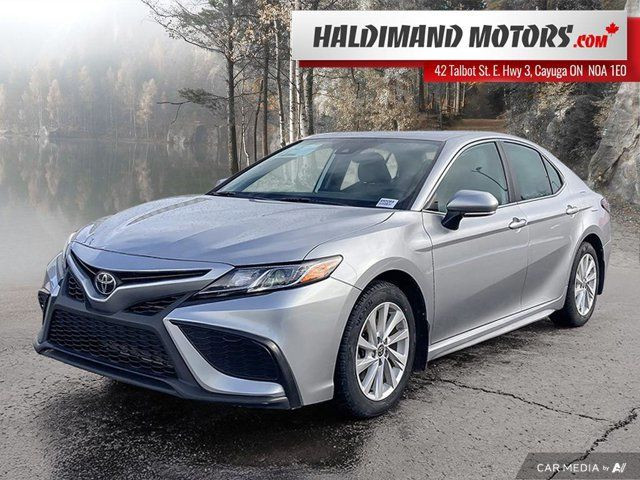 2022 Toyota Camry SE in Cars & Trucks in Hamilton