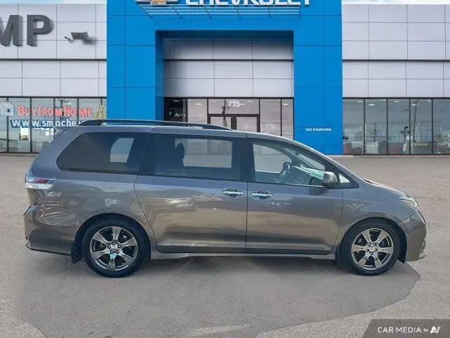 2017 Toyota Sienna SE | Leather | Power Sliding Doors | Back Up in Cars & Trucks in Saskatoon - Image 8