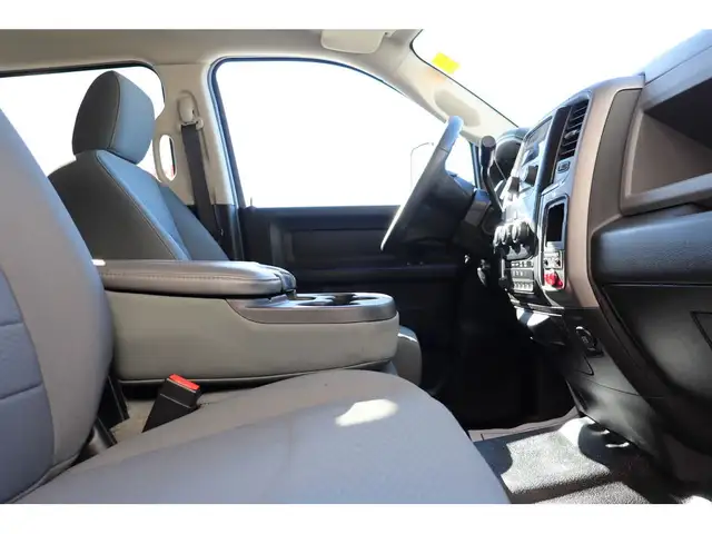 2015 Dodge RAM 4500 CREW DUALLY 6.7L CUMMINS 4X4, SERVICE BODY & in Cargo & Utility Trailers in Winnipeg - Image 13