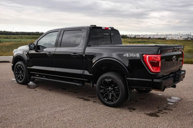 2023 Ford F-150 XLT CREWCAB 4X4 LEATHER SUNROOF LOW KMS in Cars & Trucks in Strathcona County - Image 2