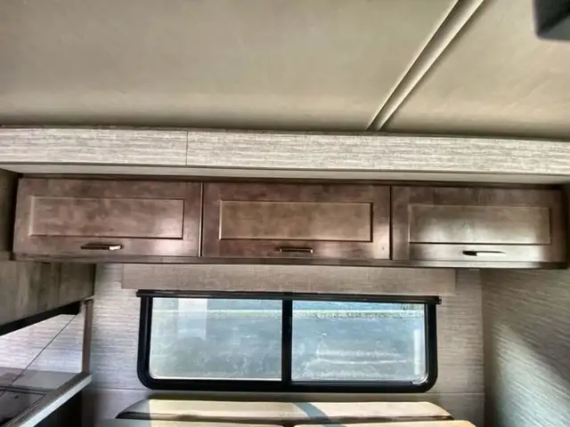 2020 Winnebago Adventurer 30T in RVs & Motorhomes in Abbotsford - Image 14