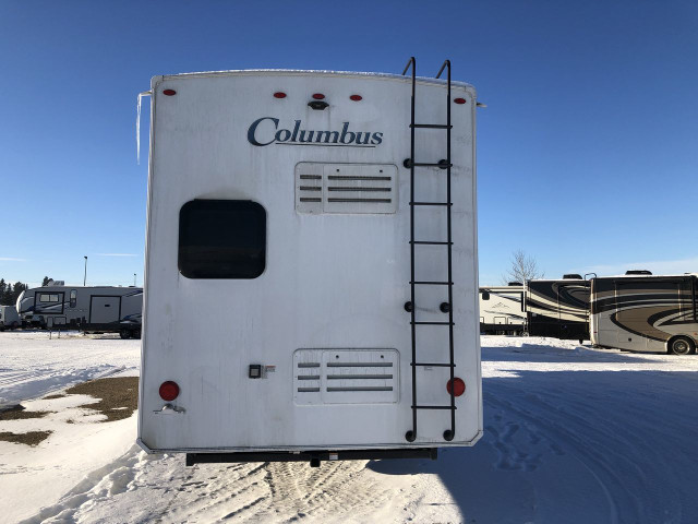 2023 Forest River Columbus 384RK  5th Wheel - Rear Kitchen  in Travel Trailers & Campers in St. Albert - Image 4