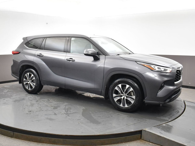 2022 Toyota Highlander XLE AWD | POWER SUNROOF | ROOF RAILS | HE in Cars & Trucks in Dartmouth