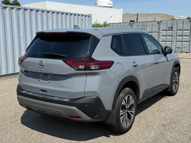 2022 Nissan Rogue SV AWD | Moonroof | Blind spots | Push Start dans Autos et camions dans Ville de Toronto - Image 10