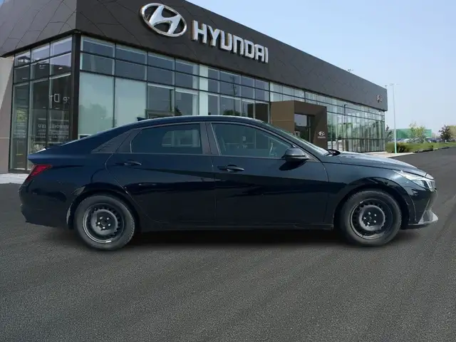 2022 Hyundai Elantra Preferred in Cars & Trucks in Oshawa / Durham Region - Image 5