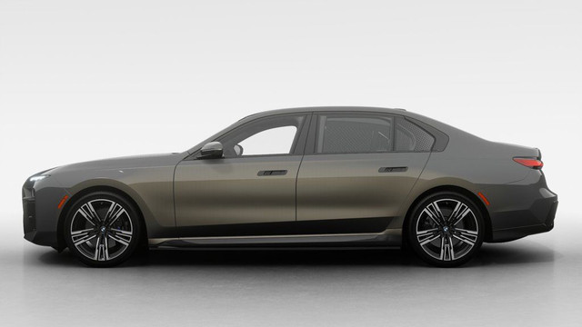 2025 BMW i7 xDrive60 | Premium | M Sport Shadowline | Portes in Cars & Trucks in City of Montréal - Image 4