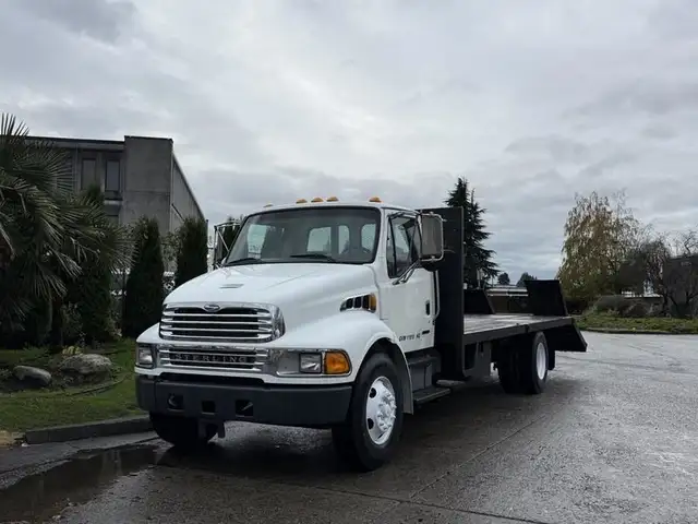 2008 sterling Acterra 20 Foot Flatdeck with Ramp Hydraulic Brake in Heavy Trucks in Richmond - Image 5