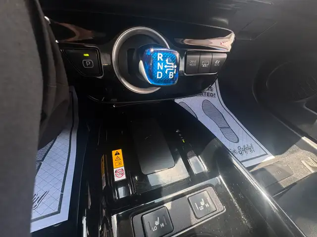 2020 Toyota Prius Prime XLE dans Autos et camions dans Ottawa - Image 24
