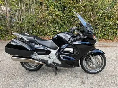 APPLY NOW: https://www.ridecollective.ca/get-pre-approved The 2006 Honda ST1300 is a sport-touring m...