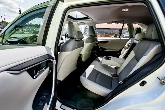 2019 Toyota RAV4 Hybrid Limited • SUNROOF • COOLED LEATHER • CP/ in Cars & Trucks in Cornwall - Image 32