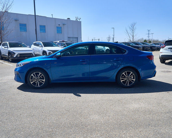 2022 Kia Forte EX | Heated Seats and Steering Wheel in Cars & Trucks in Edmonton - Image 2