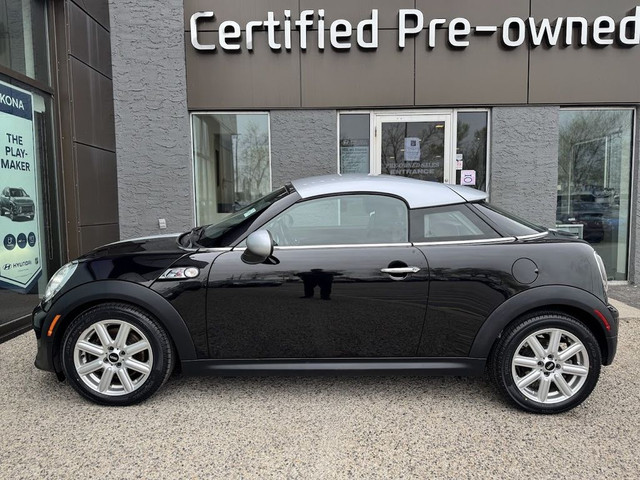 2014 MINI Cooper S COUPE w/ TURBO / 6 SPEED / NAVIGATION in Cars & Trucks in Calgary