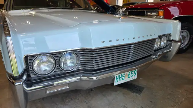 1966 Lincoln Continental in Classic Cars in Saskatoon - Image 4