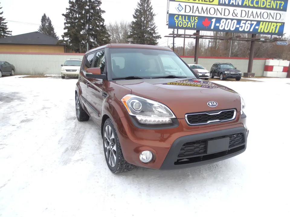 2012 Kia Soul 4U LUXURY w/ Nav/R.Cam/Bluetooth/USB/Roof ~ Only 7