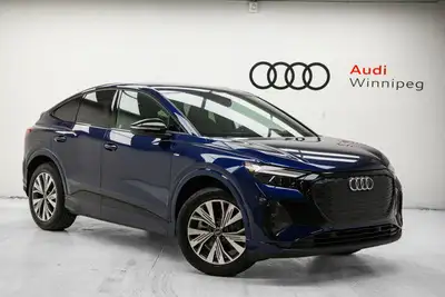 This Audi Q4 e-tron Sportback boasts a Electric engine powering this Automatic transmission. SONOS P...